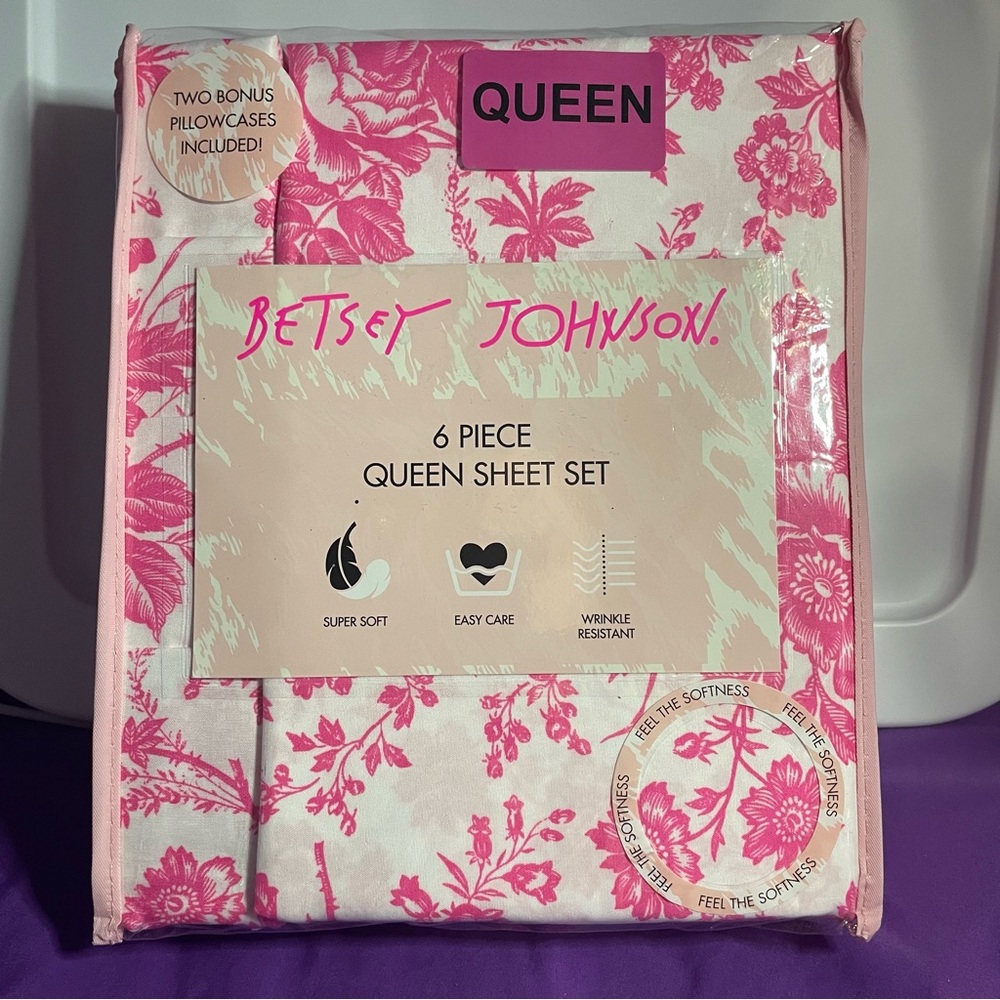Betsey Johnson 6 piece Queen sheet set